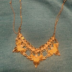 Elegant Gold Leaf Necklace BEAUTIFUL and adjustable